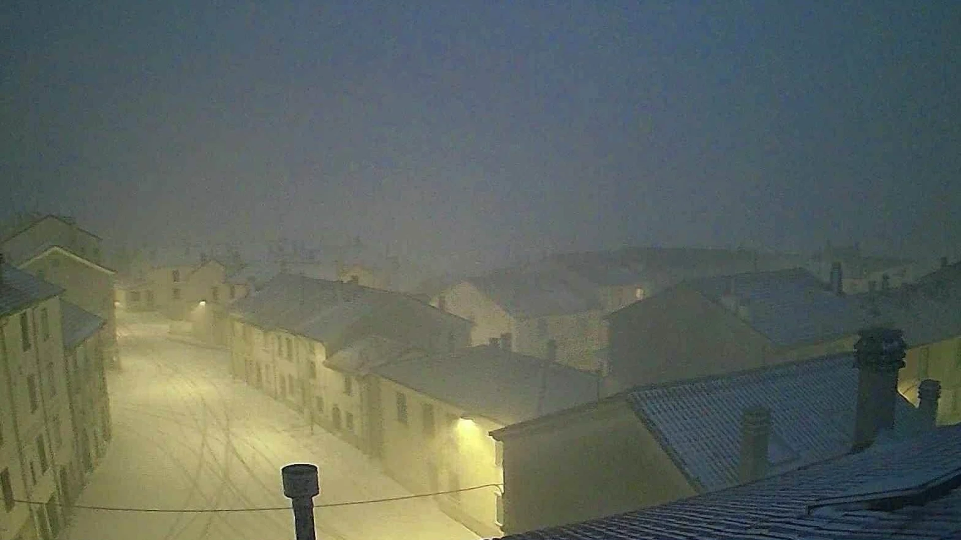 Capracotta: neve e gelo sul territorio comunale. Il sindaco Paglione chiude le scuole.